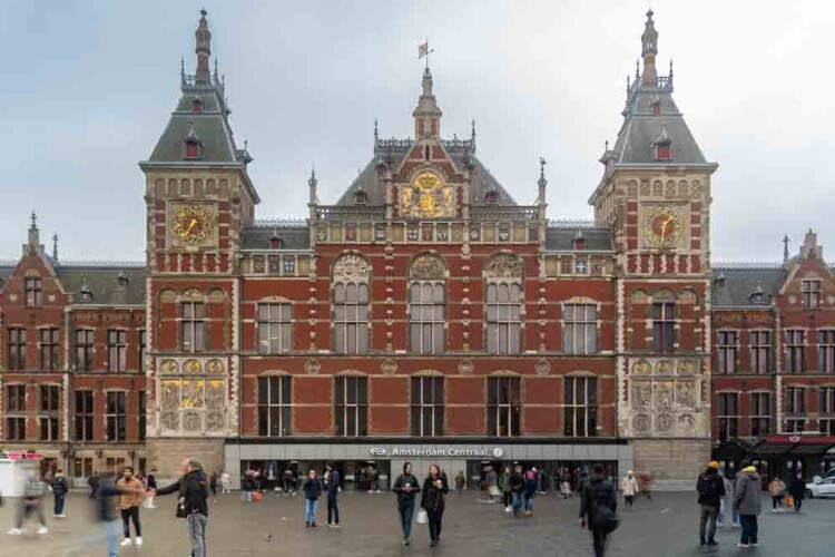 Como ir do aeroporto ao centro de Amsterdam