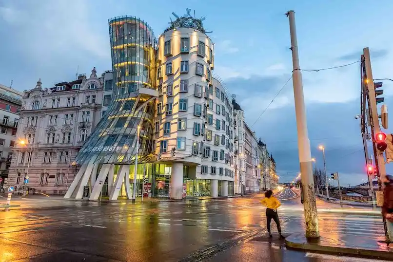 Um dos prédios mais diferentes de Praga, a casa dançante