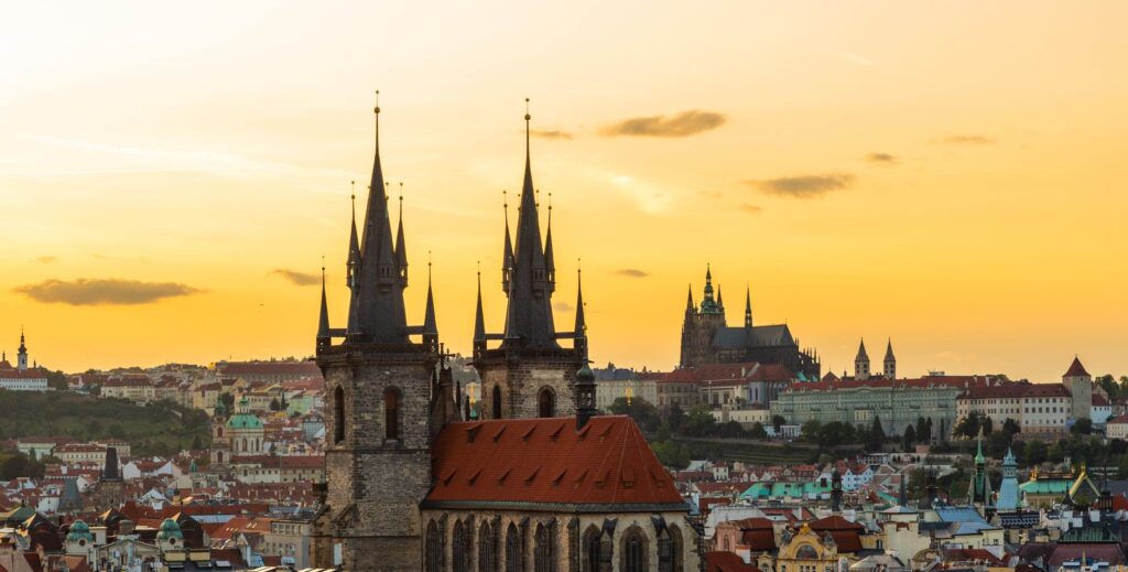 Vista de cima da Torra da Pólvora da cidade de Praga