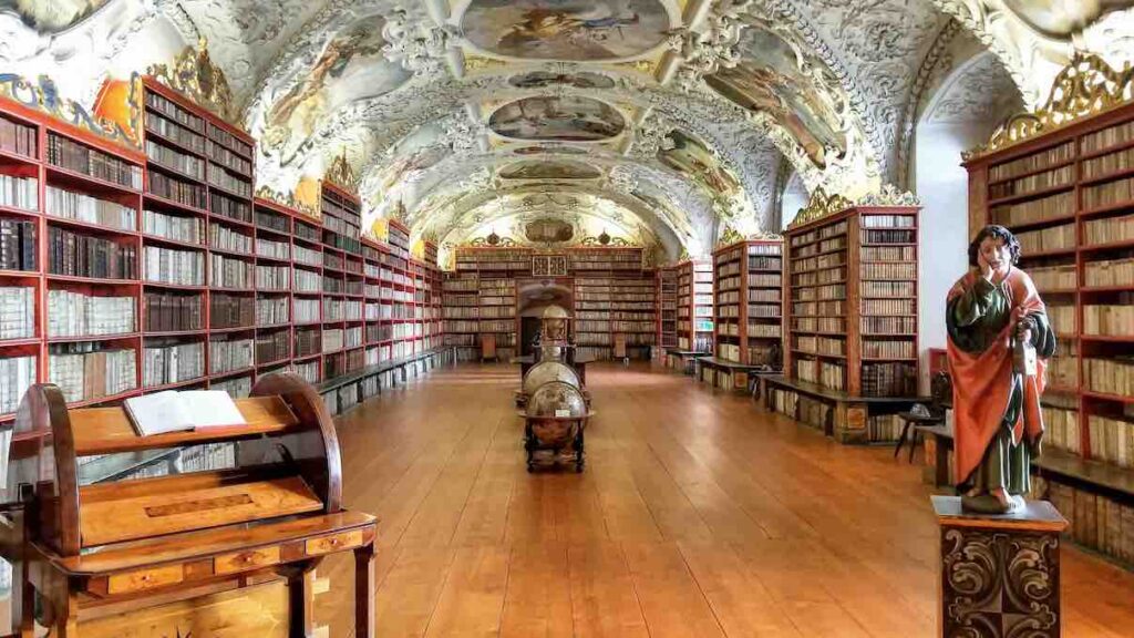Uma das bibliotecas mais lindas de Praga.